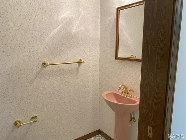 $595,000 | 12702 Crestview Lane, Trenton, IL 62293