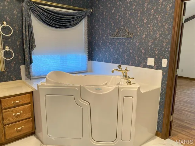 $595,000 | 12702 Crestview Lane, Trenton, IL 62293