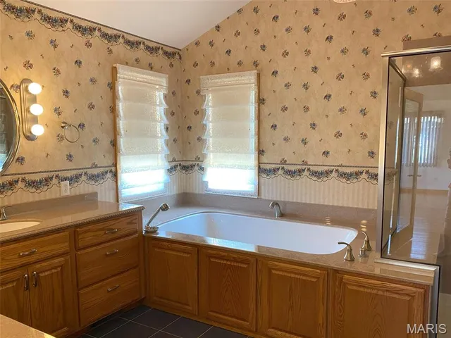 $595,000 | 12702 Crestview Lane, Trenton, IL 62293