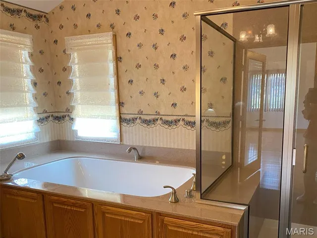 $595,000 | 12702 Crestview Lane, Trenton, IL 62293