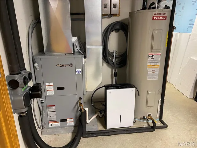 $595,000 | 12702 Crestview Lane, Trenton, IL 62293