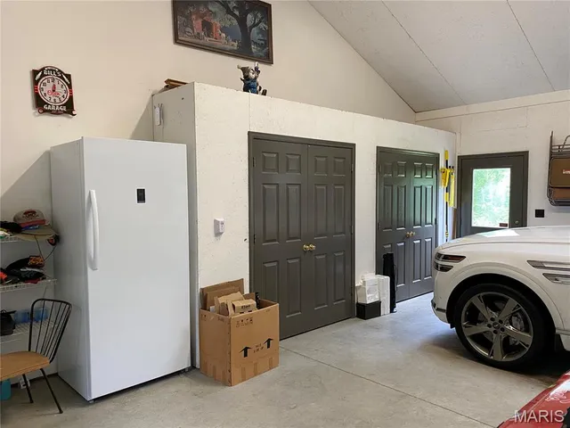 $595,000 | 12702 Crestview Lane, Trenton, IL 62293