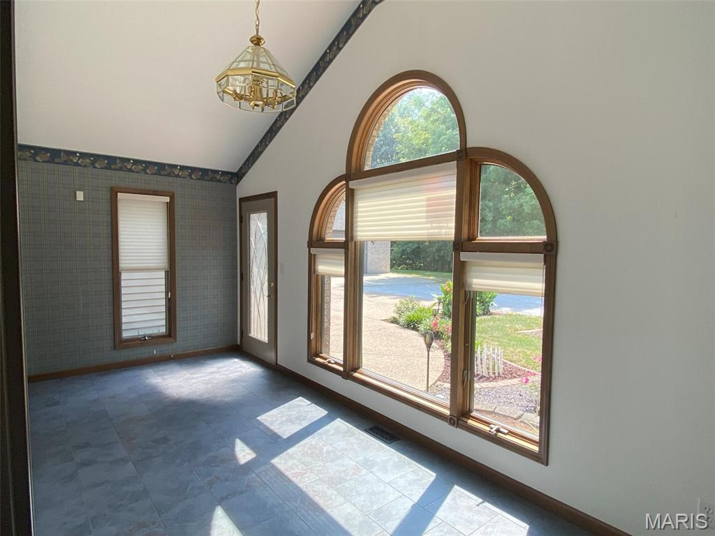 12702 Crestview Lane Trenton, IL 62293 - Photo 9 of 98