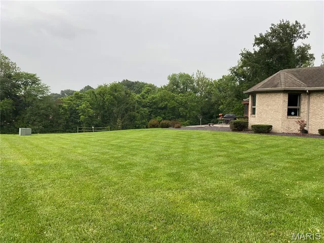 $595,000 | 12702 Crestview Lane, Trenton, IL 62293
