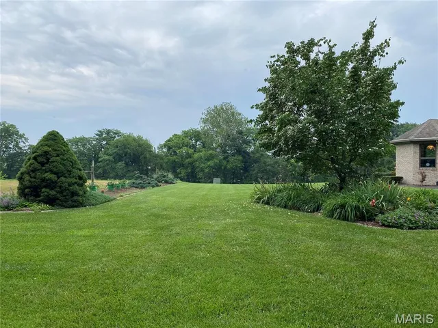 $595,000 | 12702 Crestview Lane, Trenton, IL 62293