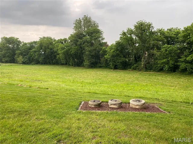 $595,000 | 12702 Crestview Lane, Trenton, IL 62293