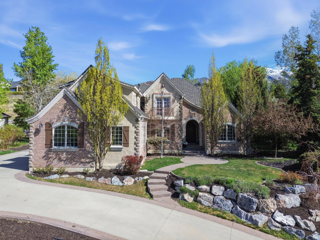 View of front of house featuring a front lawn and brick siding