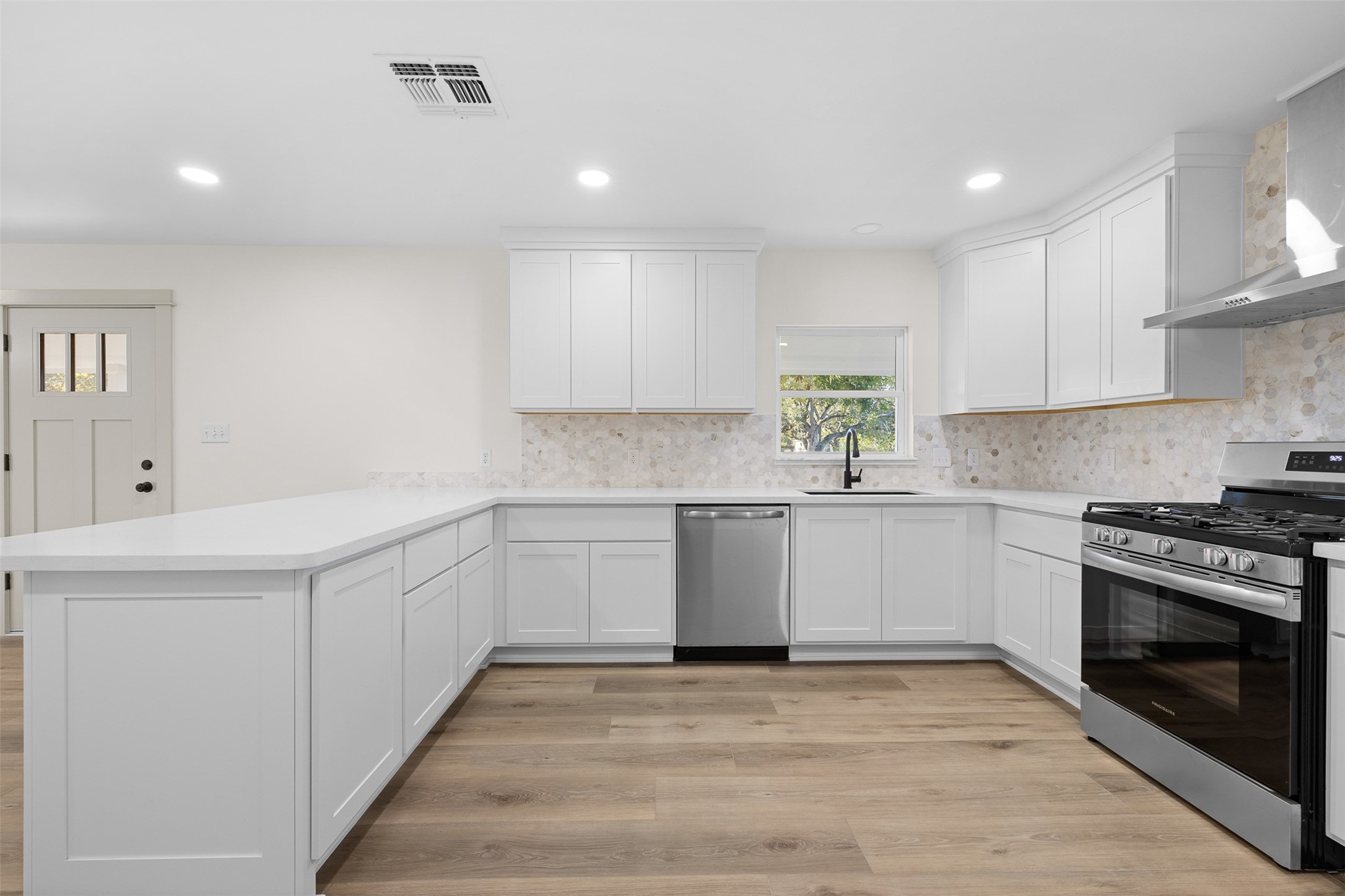 911 Eilers Street Schulenburg, TX 78956 - Photo 8 of 22 a kitchen with granite countertop white cabinets and white appliances
