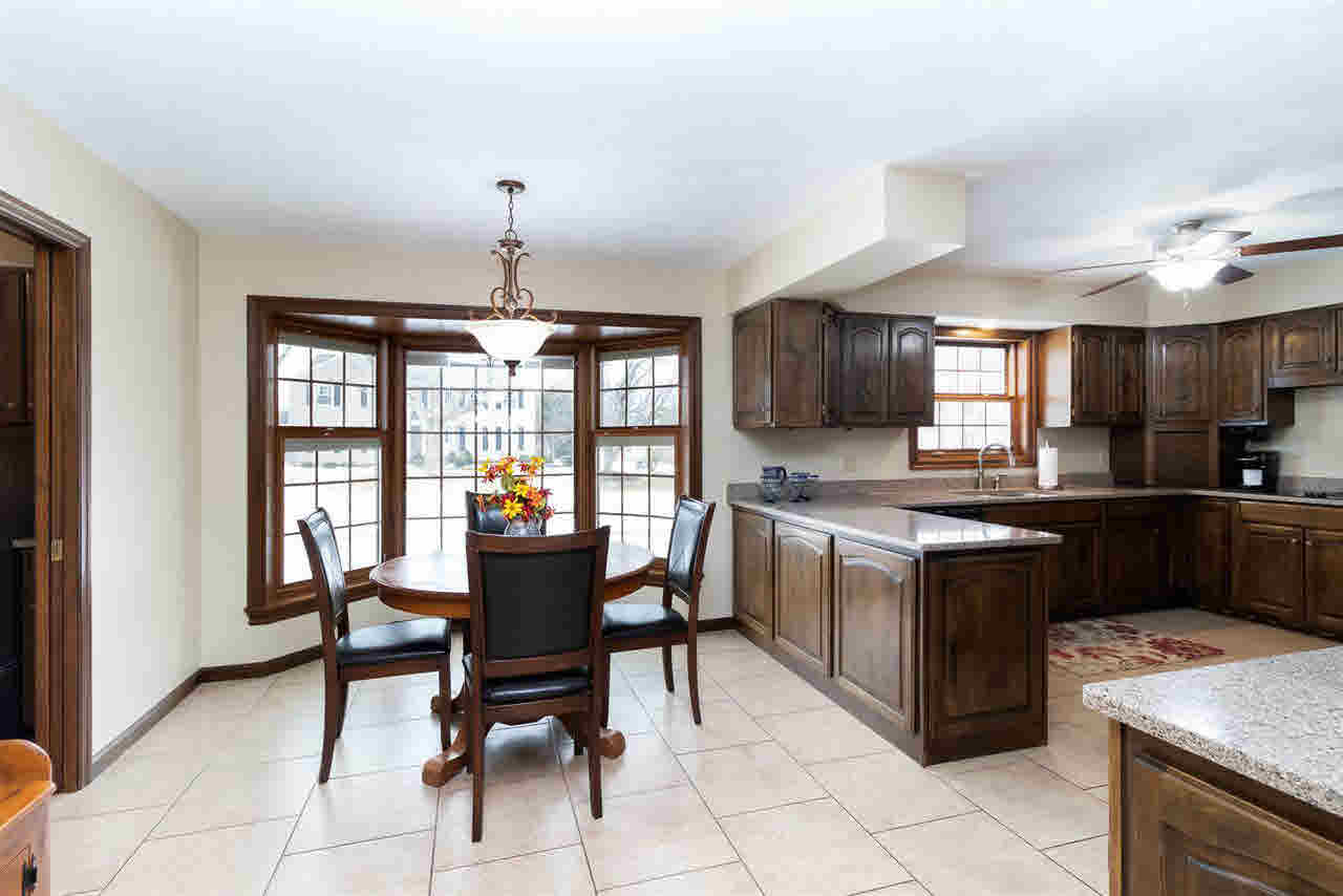 6532 James Road Bettendorf, IA 52722 - Photo 11 of 24 Gallery Image 11