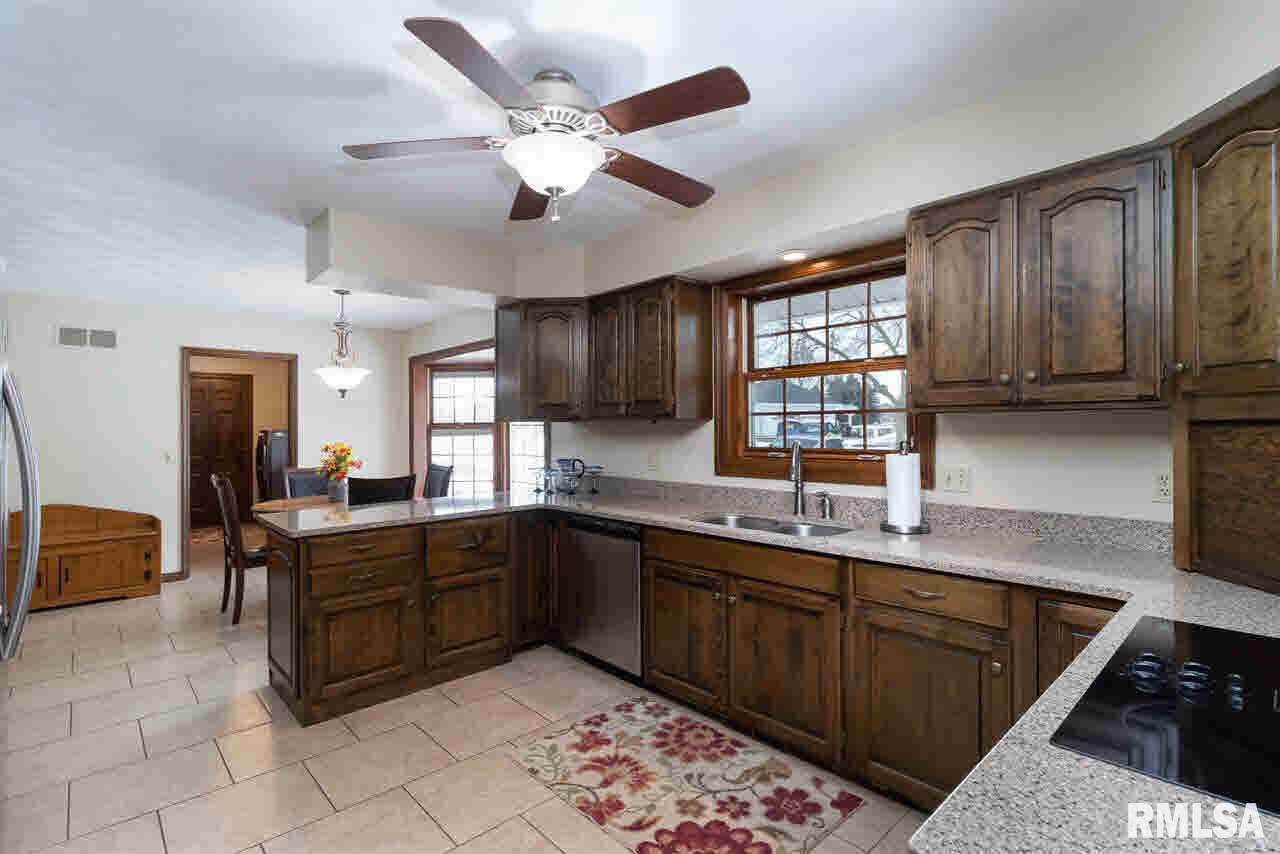 6532 James Road Bettendorf, IA 52722 - Photo 15 of 24 Gallery Image 15