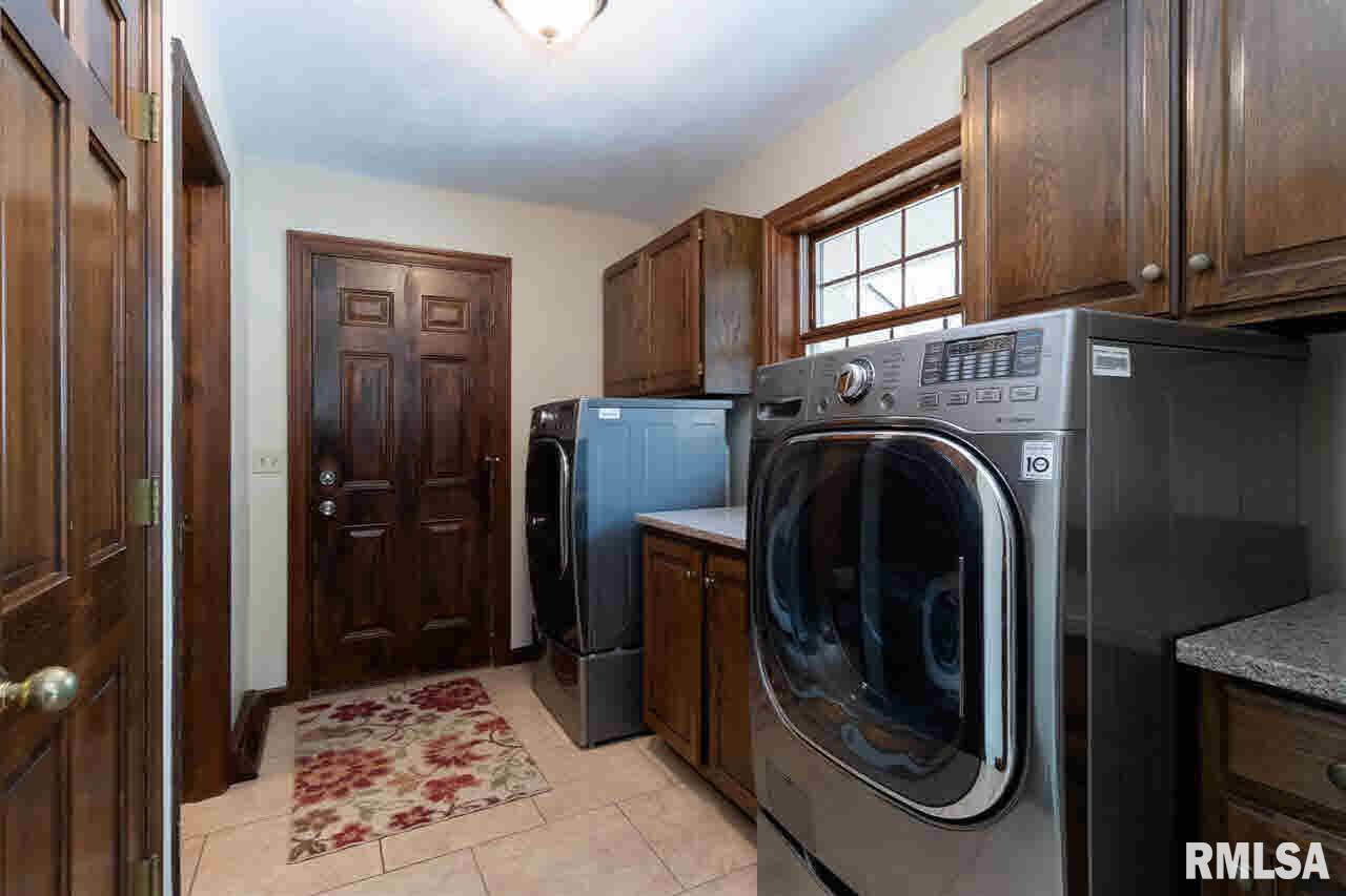 6532 James Road Bettendorf, IA 52722 - Photo 16 of 24 Gallery Image 16