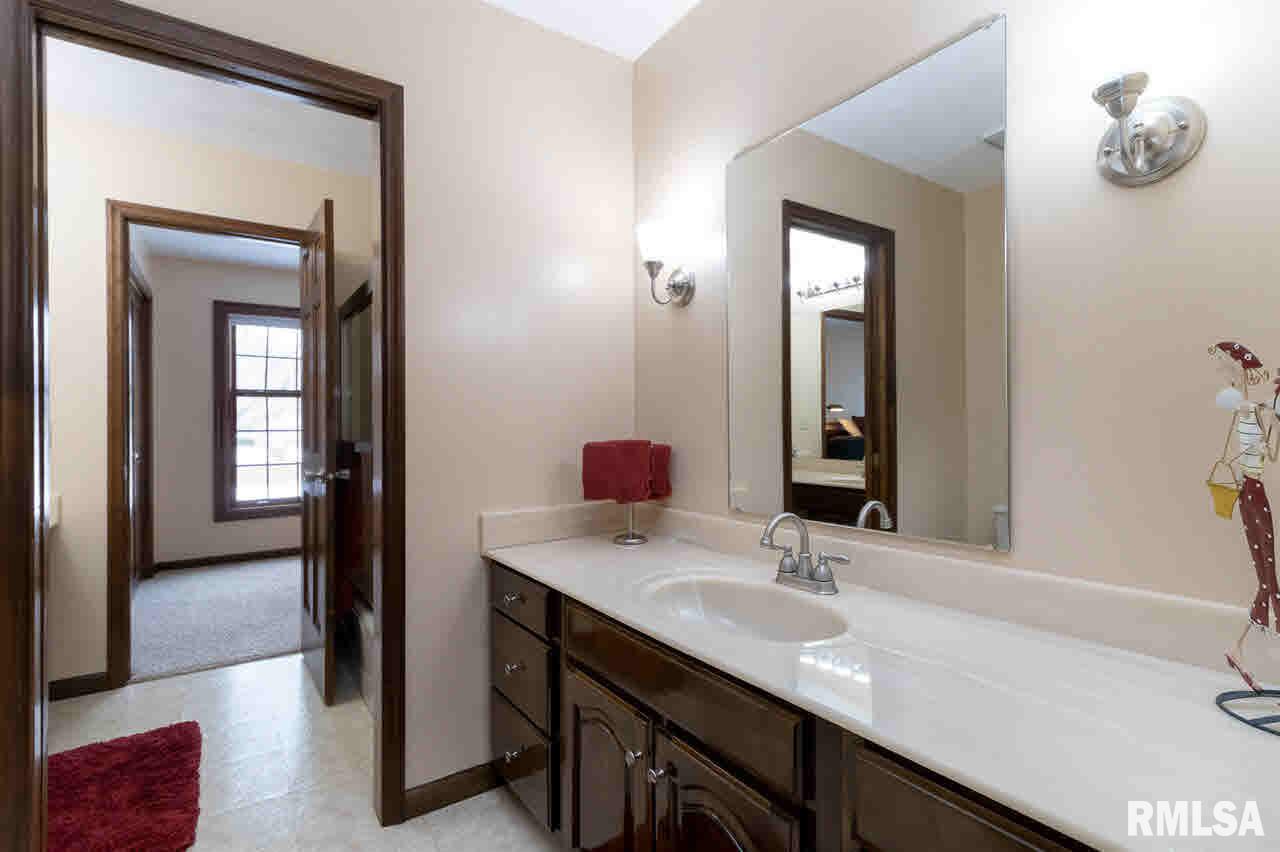 6532 James Road Bettendorf, IA 52722 - Photo 18 of 24 Gallery Image 18