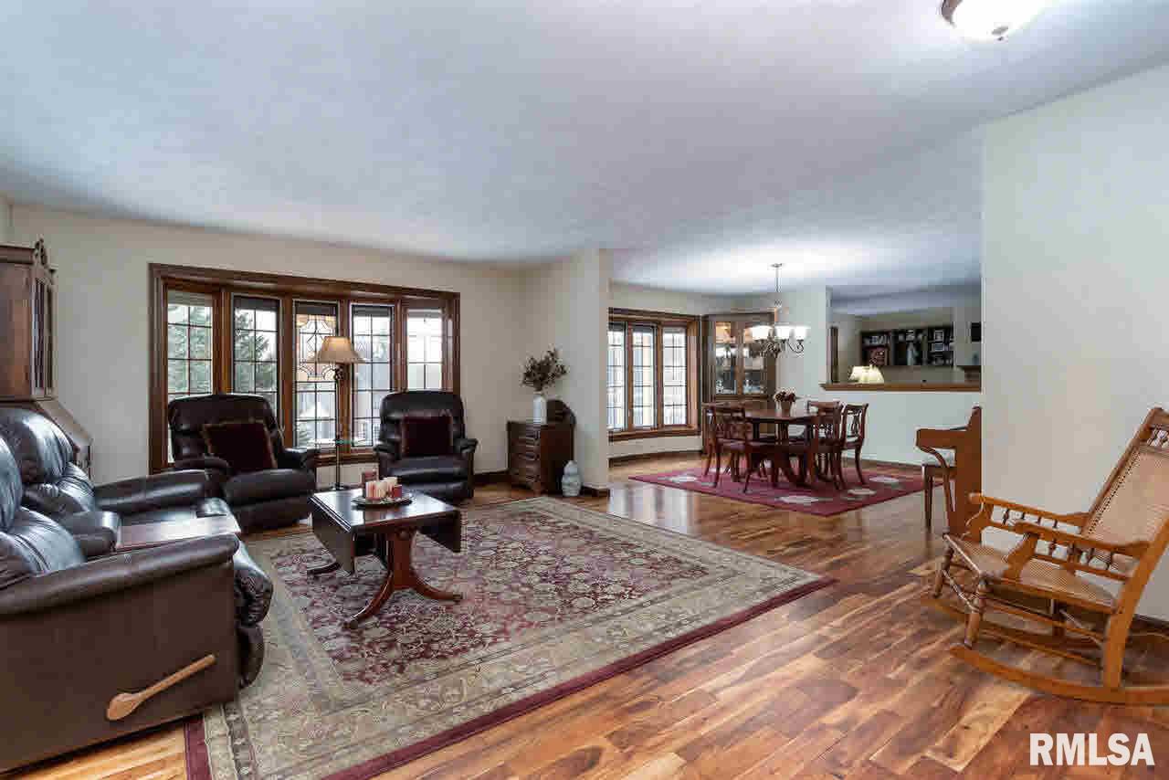 6532 James Road Bettendorf, IA 52722 - Photo 2 of 24 Gallery Image 2