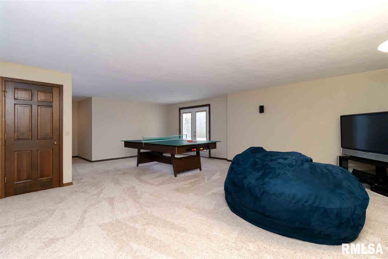 6532 James Road Bettendorf, IA 52722 - Photo 23 of 24 Gallery Image 23