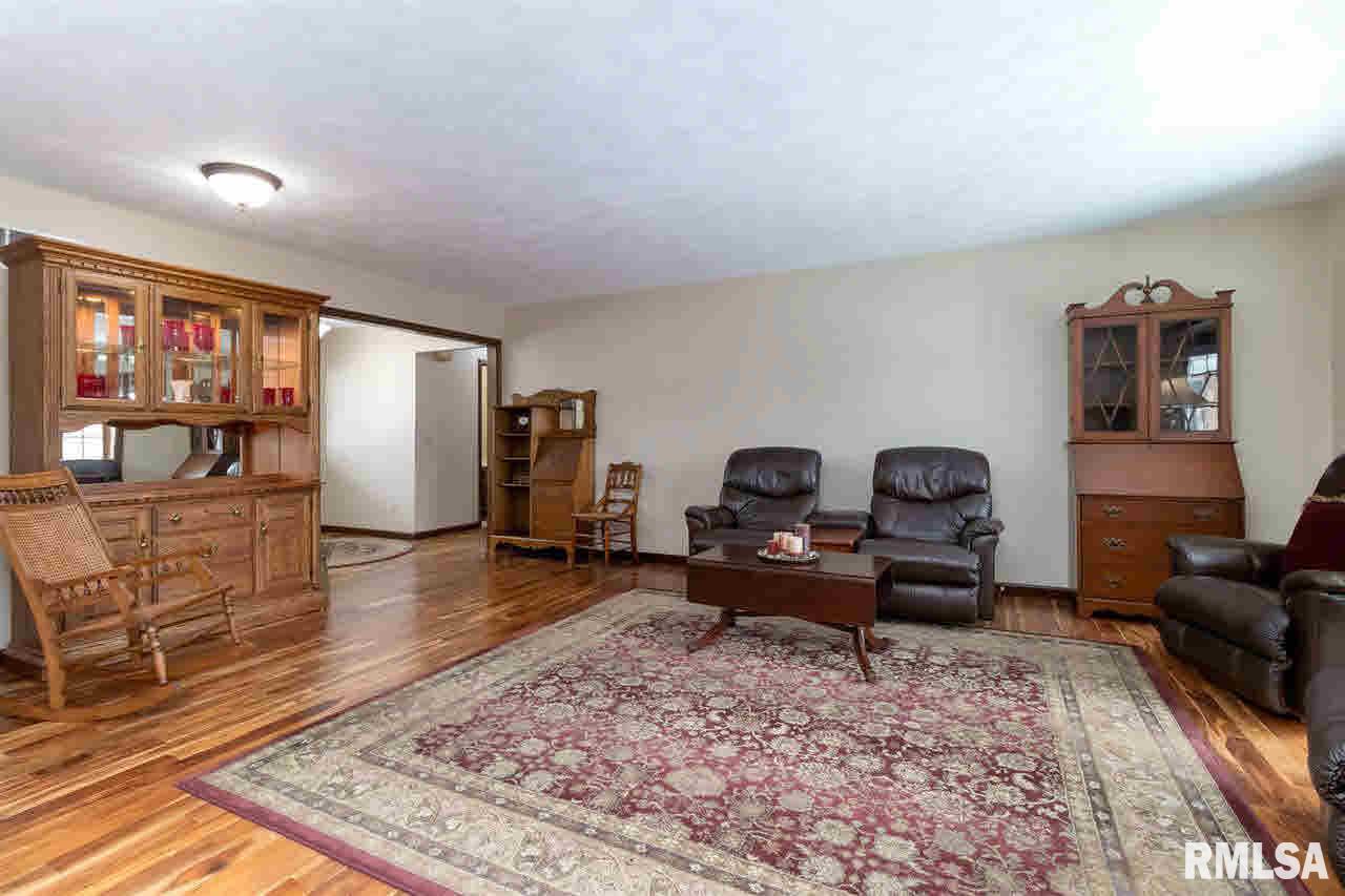 6532 James Road Bettendorf, IA 52722 - Photo 3 of 24 Gallery Image 3