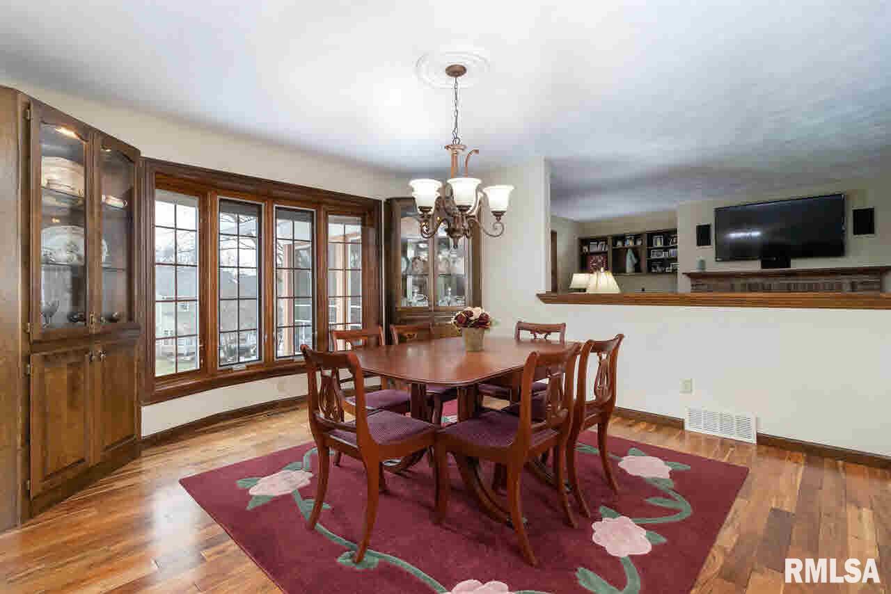 6532 James Road Bettendorf, IA 52722 - Photo 5 of 24 Gallery Image 5