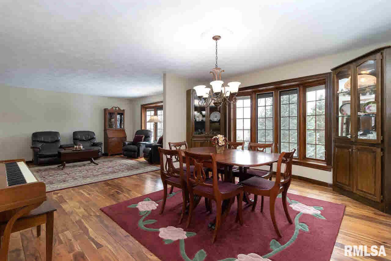 6532 James Road Bettendorf, IA 52722 - Photo 6 of 24 Gallery Image 6