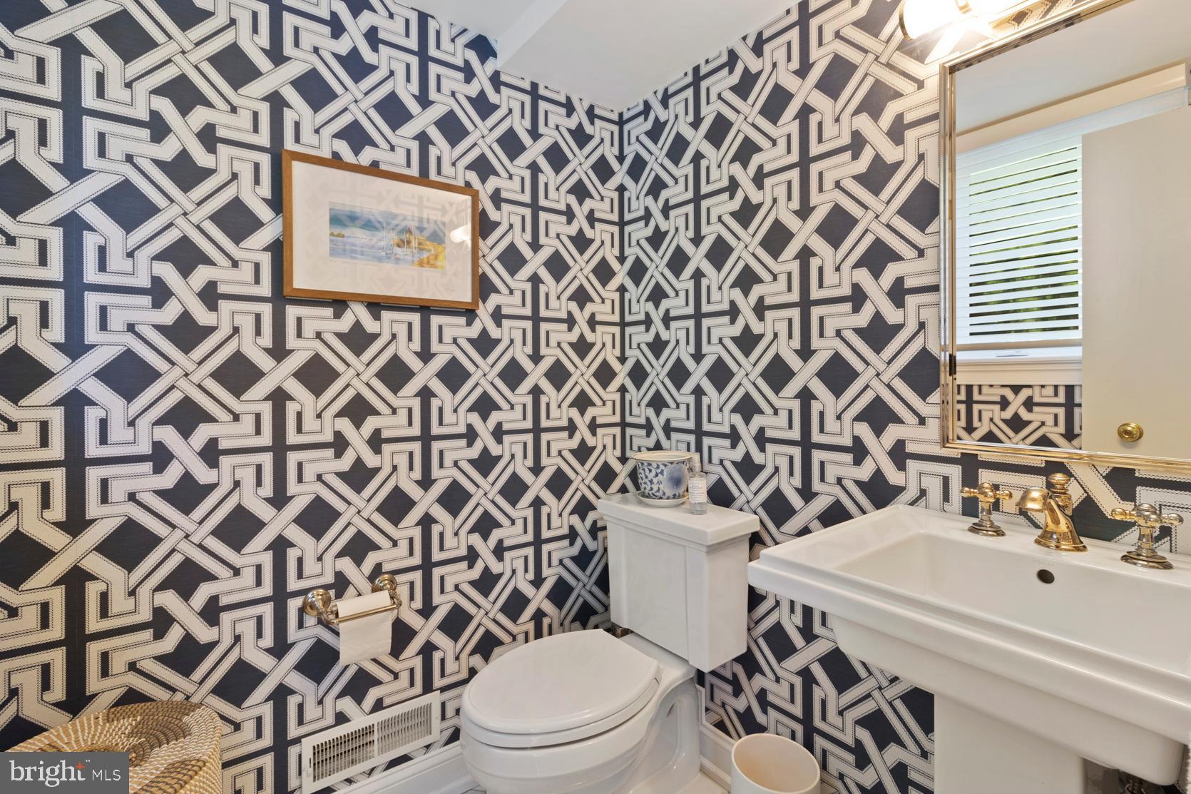 321 Myrtle Lane Narberth, PA 19072 - Photo 20 of 69 Powder room 1st floor