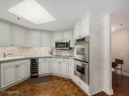 $999,000 | 950 North Michigan Avenue, Unit 2305, Chicago, IL 60611