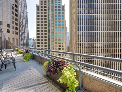 $999,000 | 950 North Michigan Avenue, Unit 2305, Chicago, IL 60611