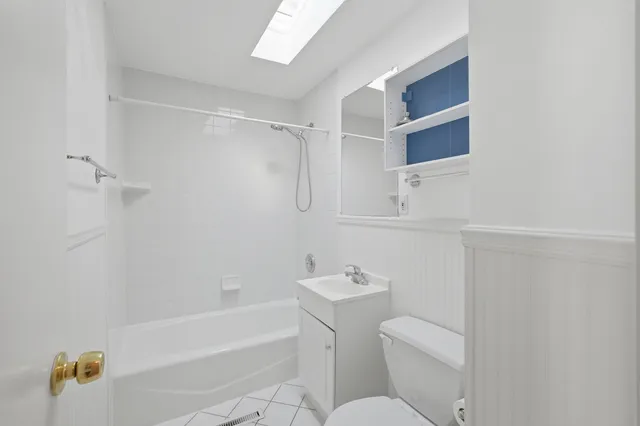 $3,300 | 5611 South Quincy Street, Hinsdale, IL 60521