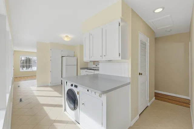 $3,300 | 5611 South Quincy Street, Hinsdale, IL 60521