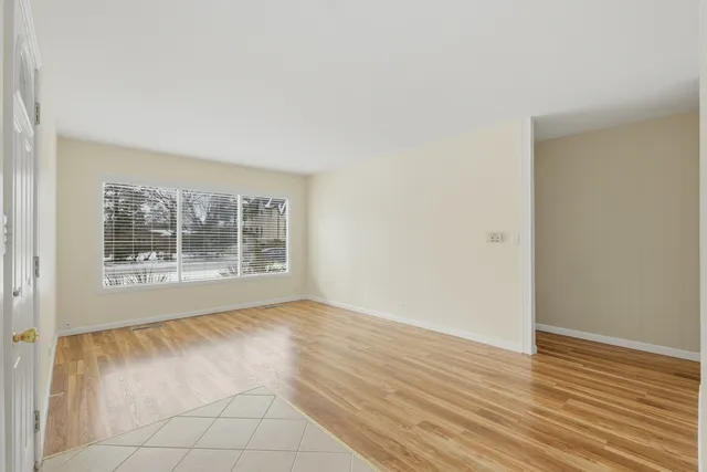 $3,300 | 5611 South Quincy Street, Hinsdale, IL 60521