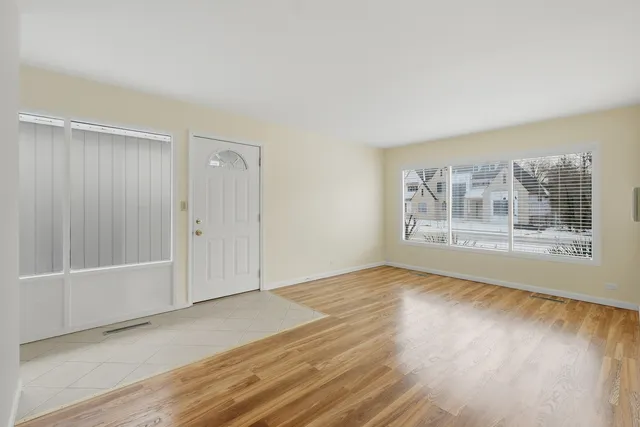 $3,300 | 5611 South Quincy Street, Hinsdale, IL 60521