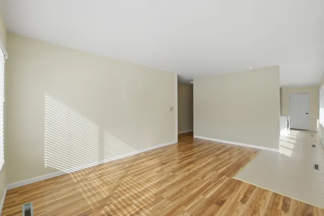 $3,300 | 5611 South Quincy Street, Hinsdale, IL 60521