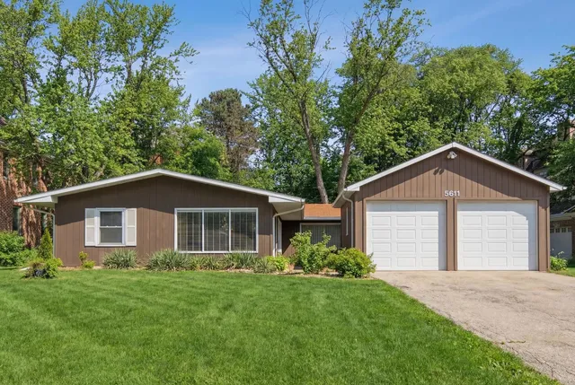 $3,300 | 5611 South Quincy Street, Hinsdale, IL 60521