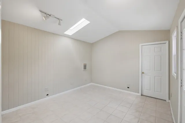 $3,300 | 5611 South Quincy Street, Hinsdale, IL 60521