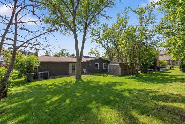 $3,300 | 5611 South Quincy Street, Hinsdale, IL 60521