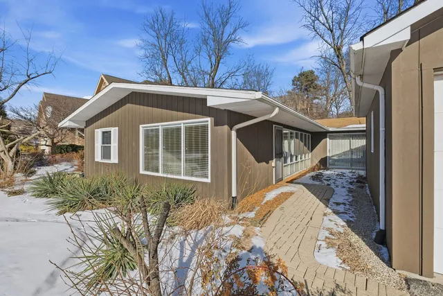 $3,300 | 5611 South Quincy Street, Hinsdale, IL 60521