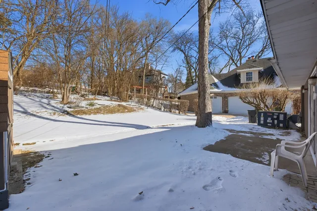 $3,300 | 5611 South Quincy Street, Hinsdale, IL 60521