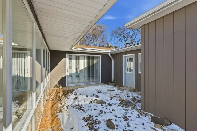 $3,300 | 5611 South Quincy Street, Hinsdale, IL 60521