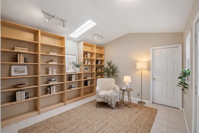 $3,300 | 5611 South Quincy Street, Hinsdale, IL 60521