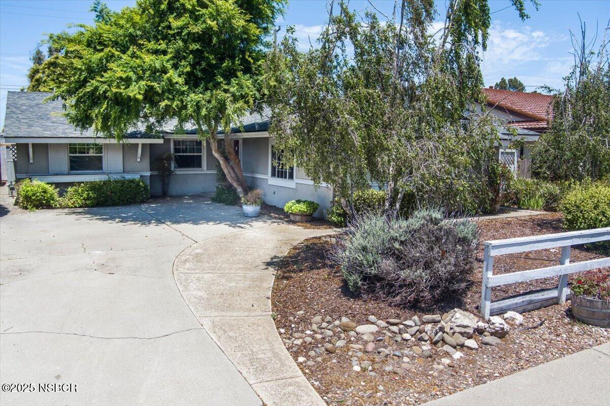 1729 Berkeley Drive Lompoc, CA 93436 - Photo 5 of 35 05-MAX_0013