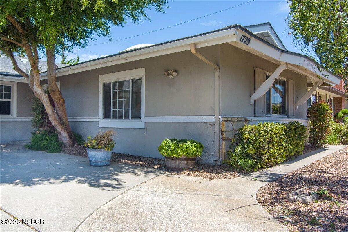 1729 Berkeley Drive Lompoc, CA 93436 - Photo 6 of 35 06-MAX_0052