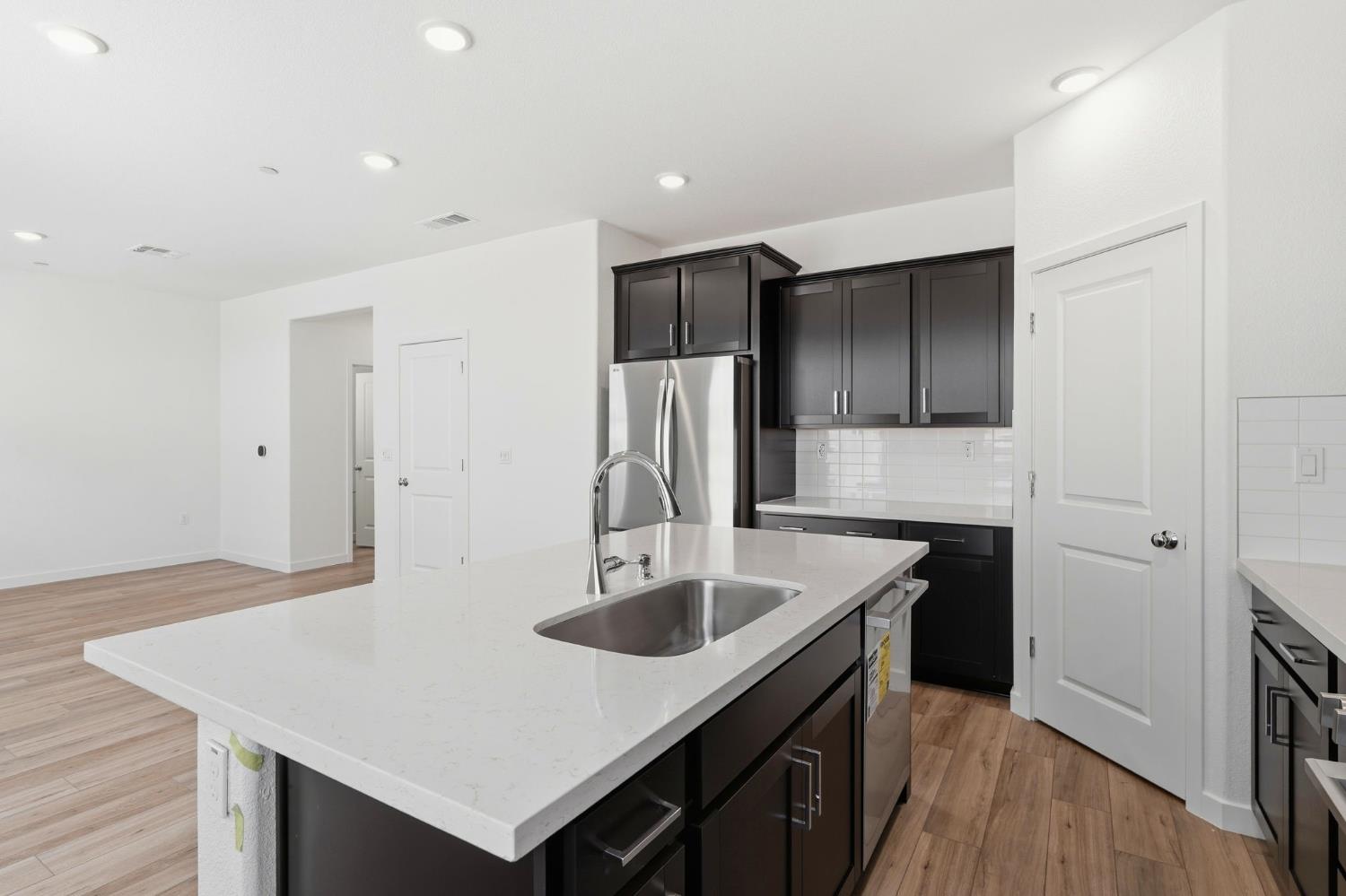 1264 Leonhardt Loop Lincoln, CA 95648 - Photo 4 of 11