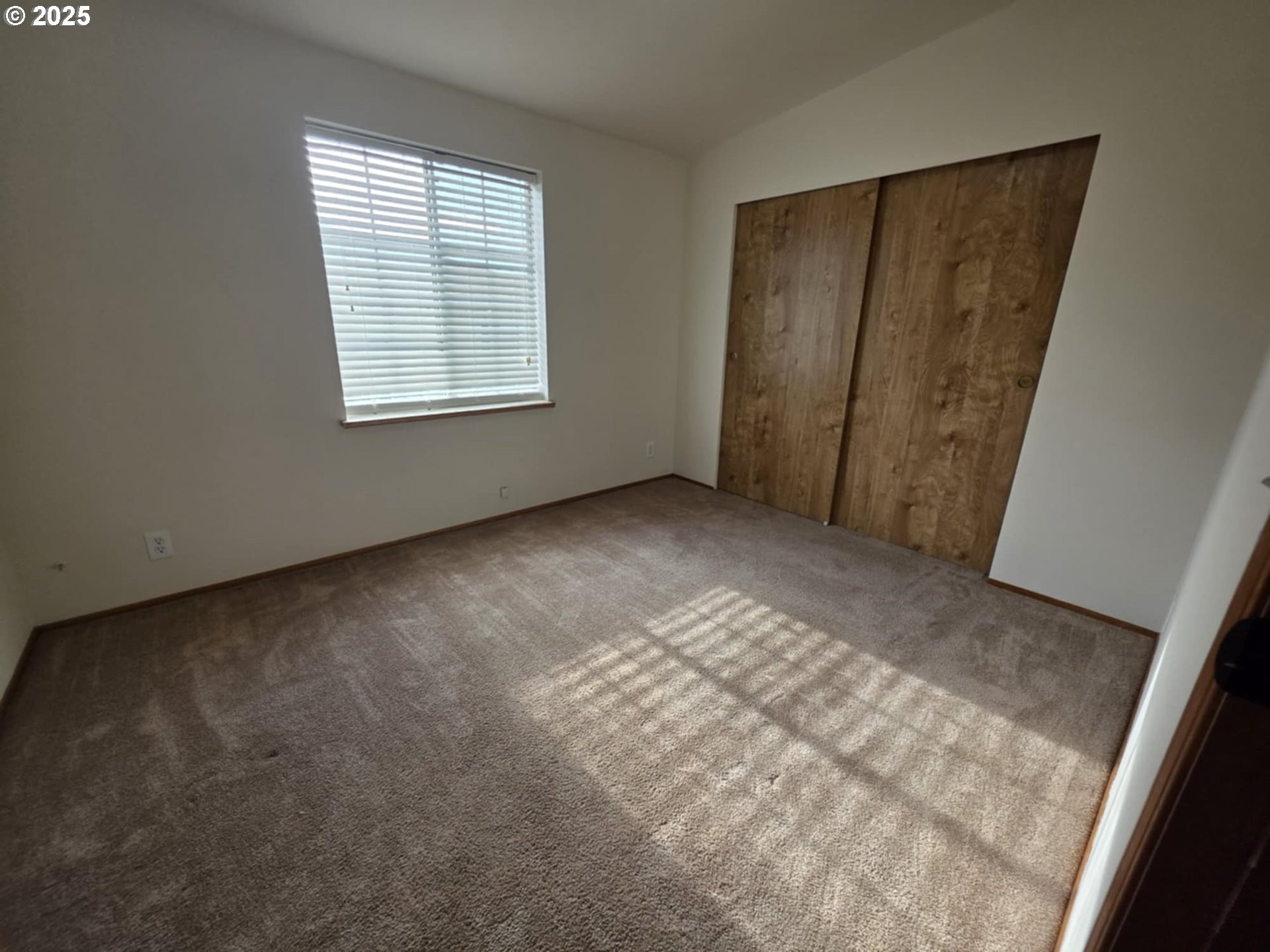 1402 Pioneer Way Forest Grove, OR 97116 - Photo 19 of 26 an empty room with windows