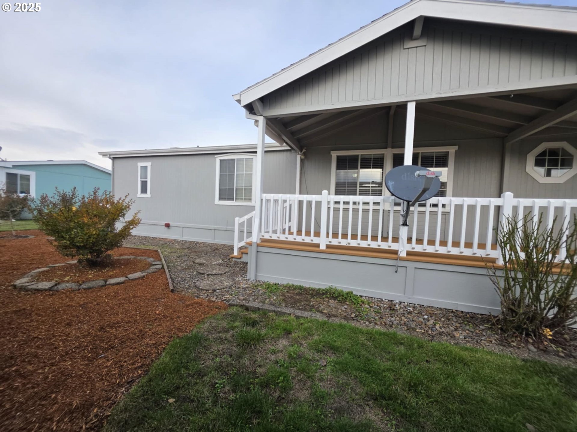 1402 Pioneer Way Forest Grove, OR 97116 - Photo 4 of 26 a front view of a house with garden