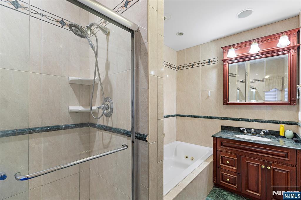 546 Art Lane Ridgefield, NJ 07657 - Photo 17 of 37 Gallery Image 17
