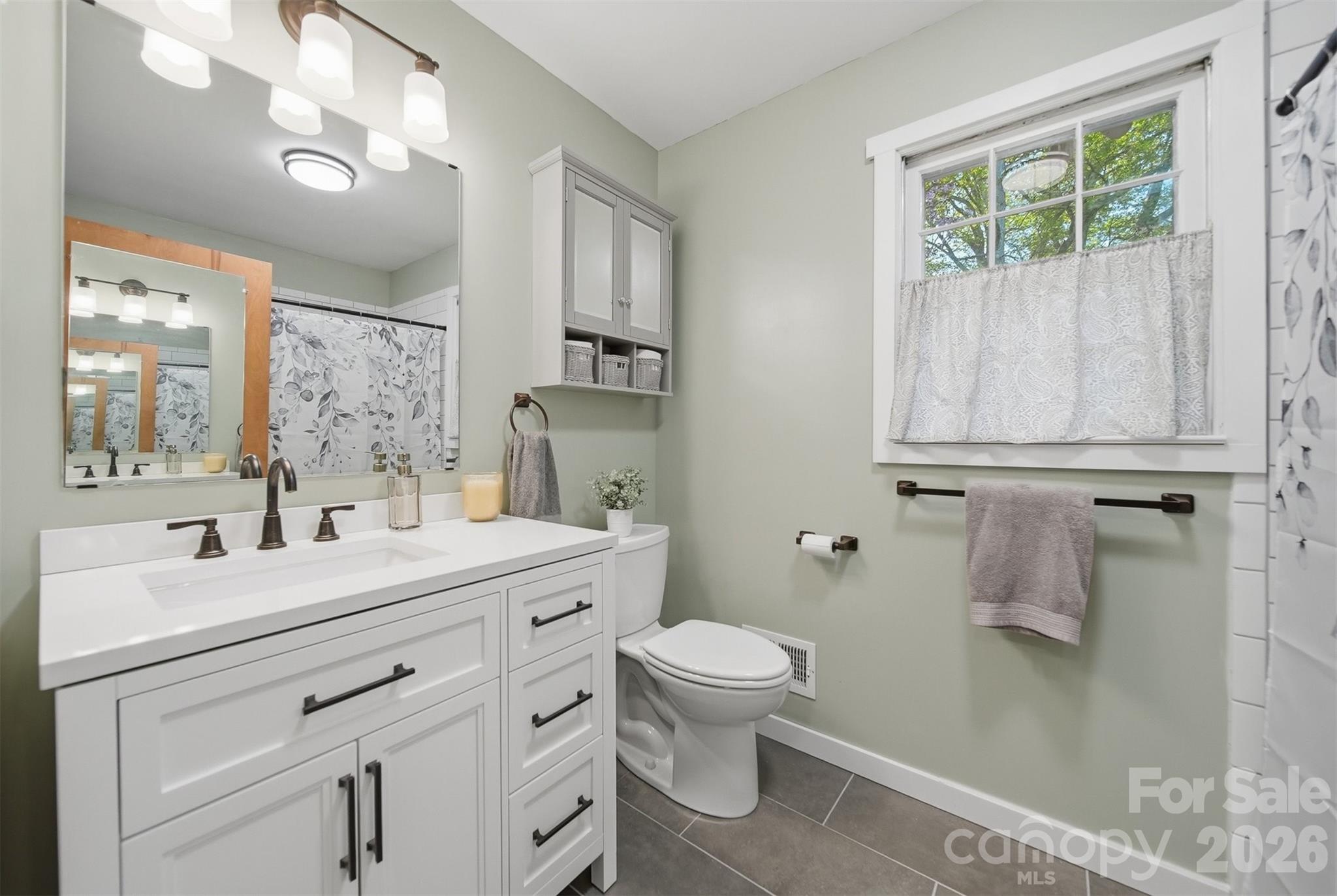 35 32nd Avenue Northwest Hickory, NC 28601 - Photo 4 of 37