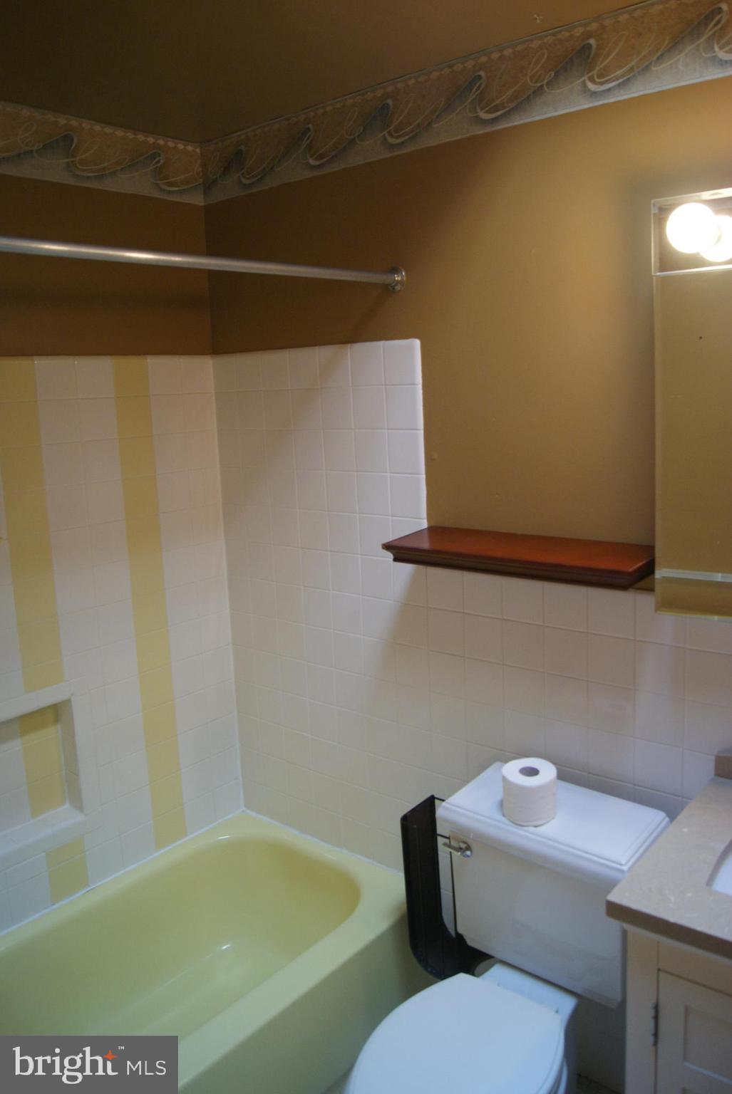 7314 Hill Road Philadelphia, PA 19128 - Photo 18 of 68 a bathroom with a toilet and a bathtub