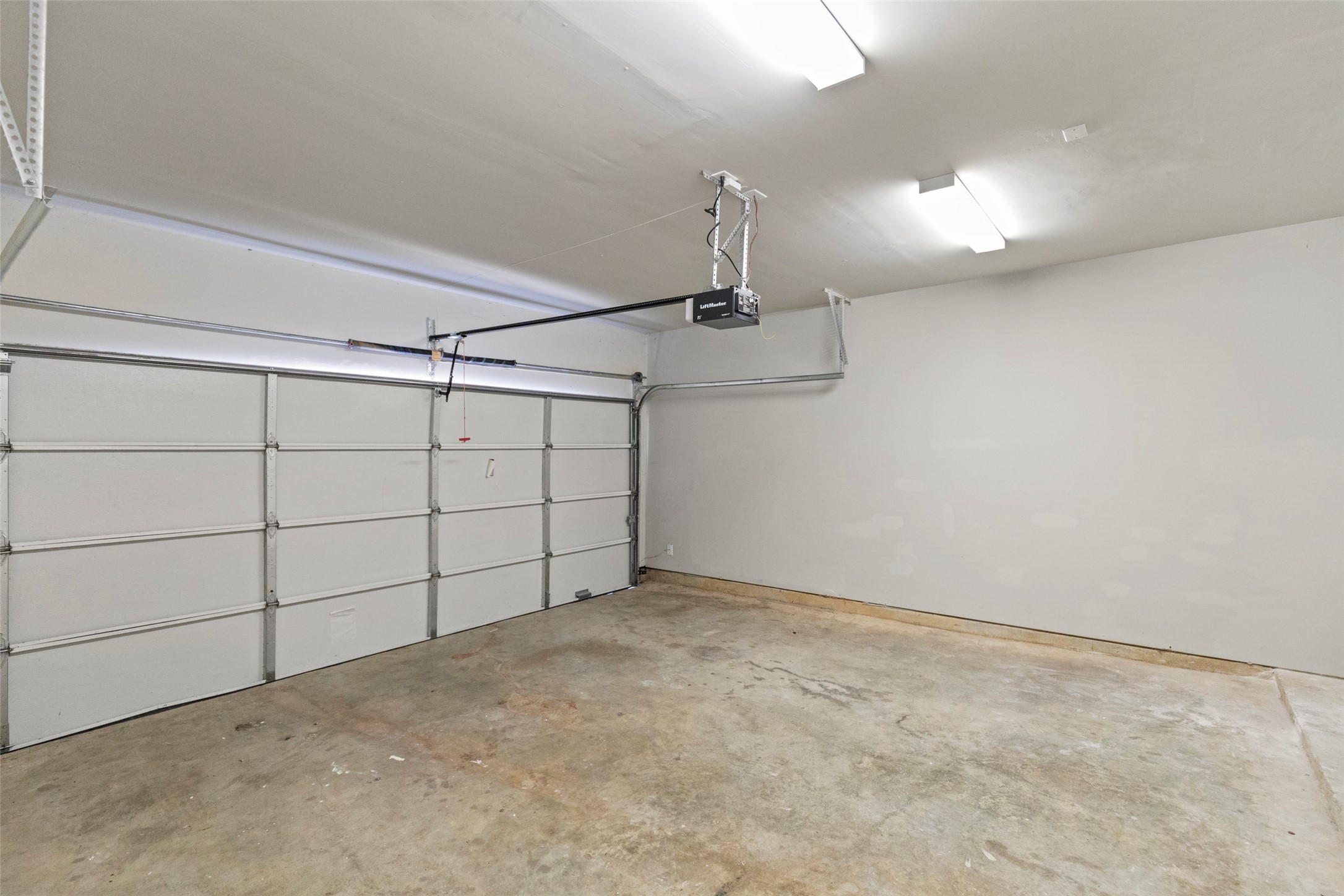 1613 Wheeler Avenue, Unit A Houston, TX 77004 - Photo 24 of 32 a view of a garage
