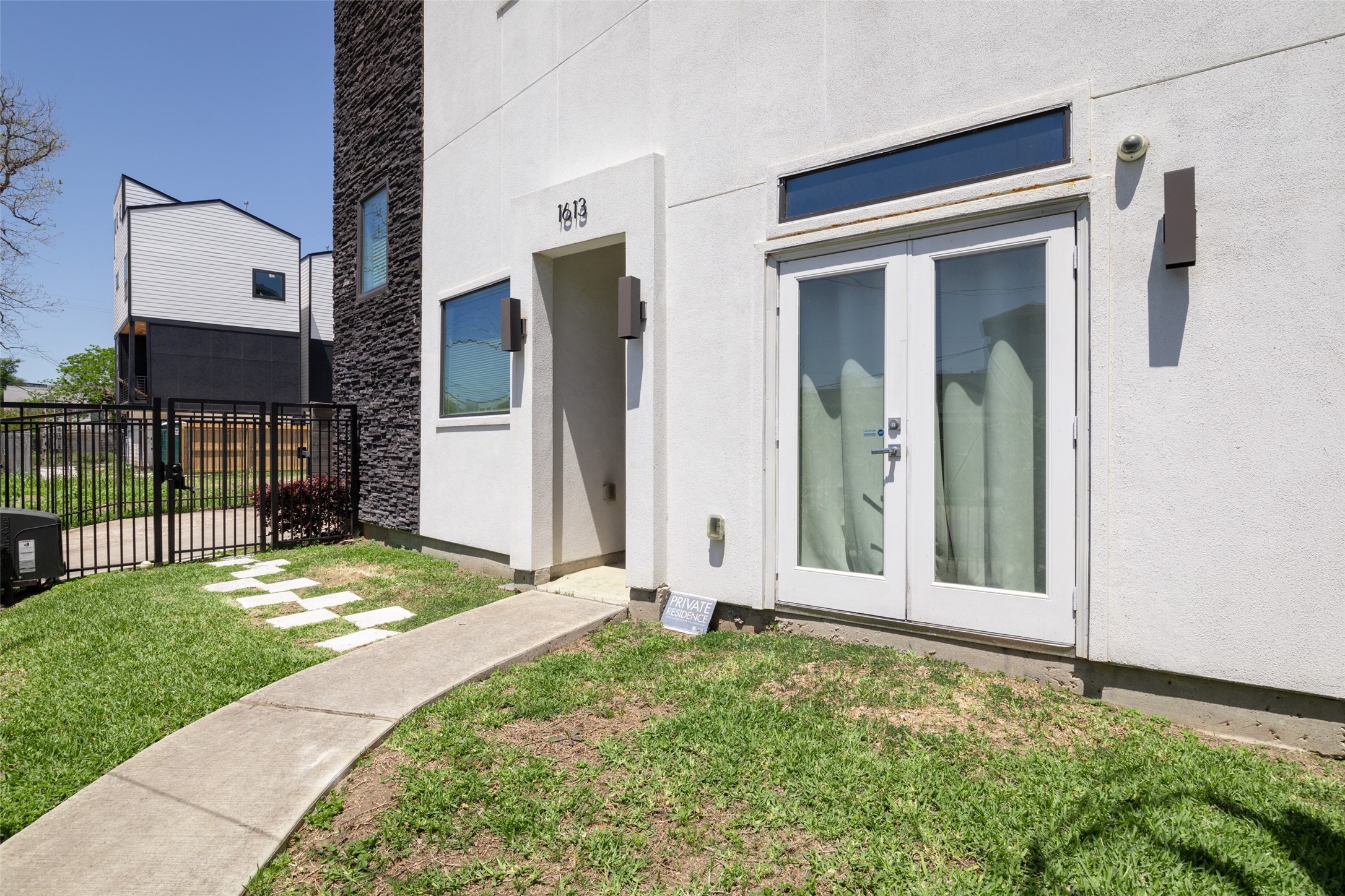 1613 Wheeler Avenue, Unit A Houston, TX 77004 - Photo 25 of 32 a view of a backyard with a garden