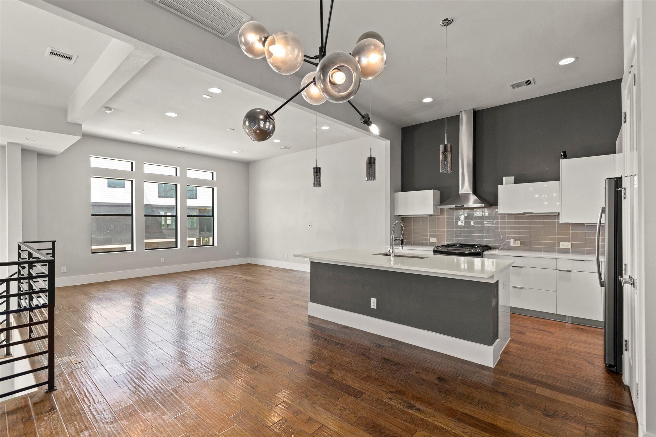 1613 Wheeler Avenue, Unit A Houston, TX 77004 - Photo 3 of 32 a view of kitchen and windows
