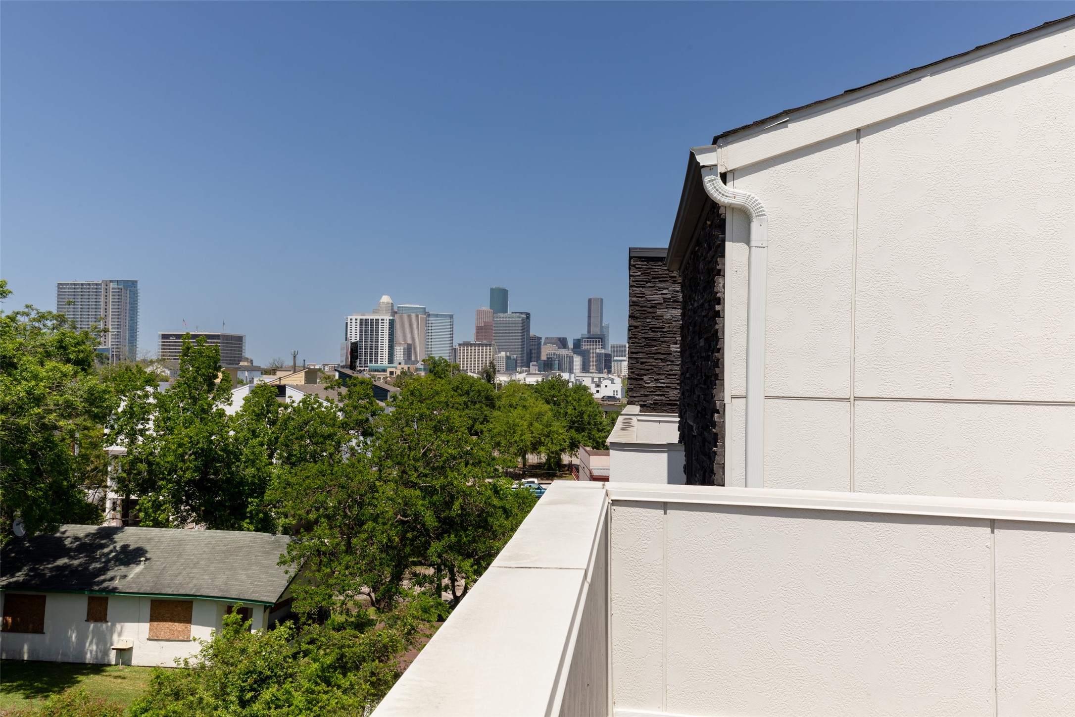 1613 Wheeler Avenue, Unit A Houston, TX 77004 - Photo 31 of 32 a view of a balcony with an outdoor space