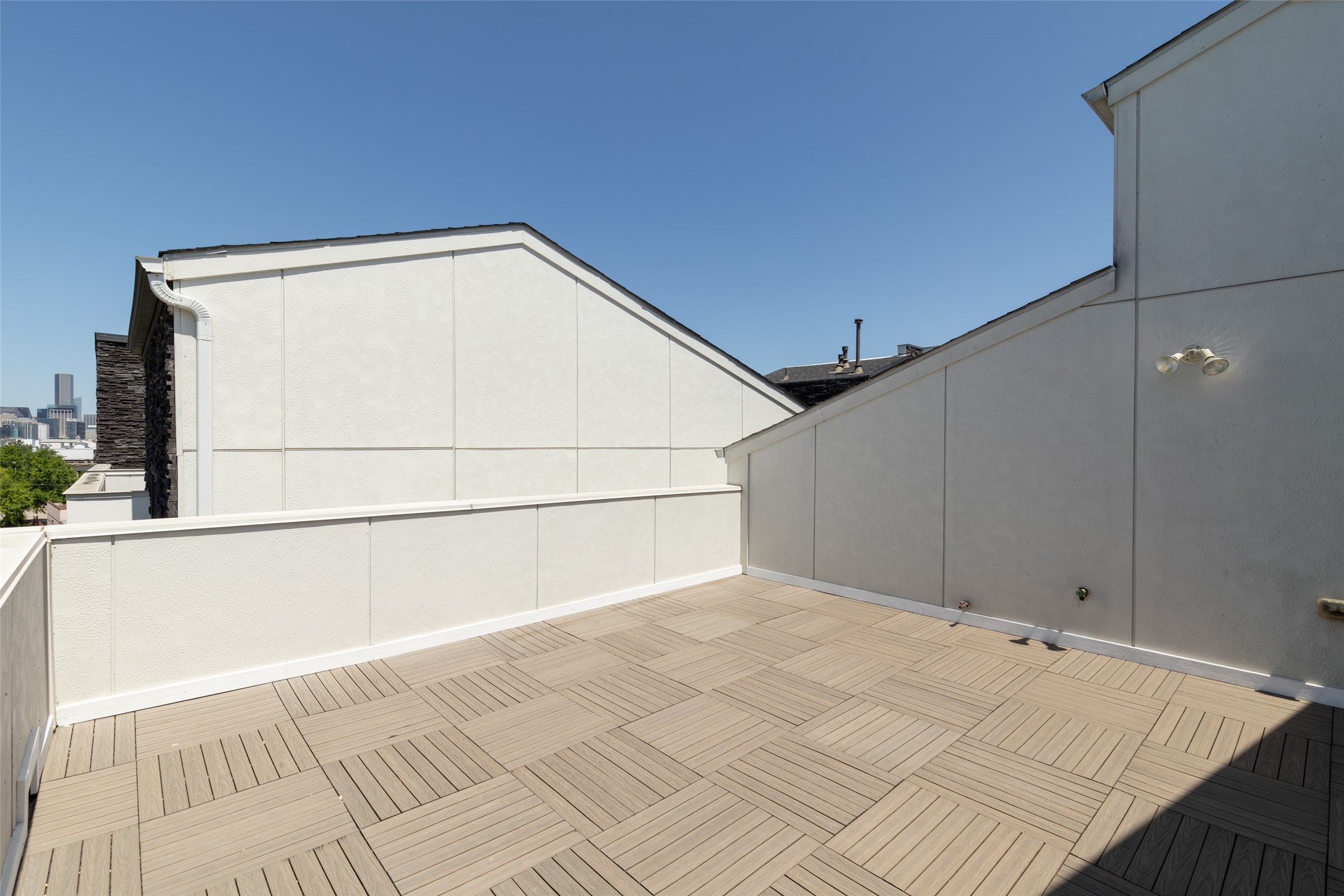 1613 Wheeler Avenue, Unit A Houston, TX 77004 - Photo 32 of 32 a view of a big room with an empty space
