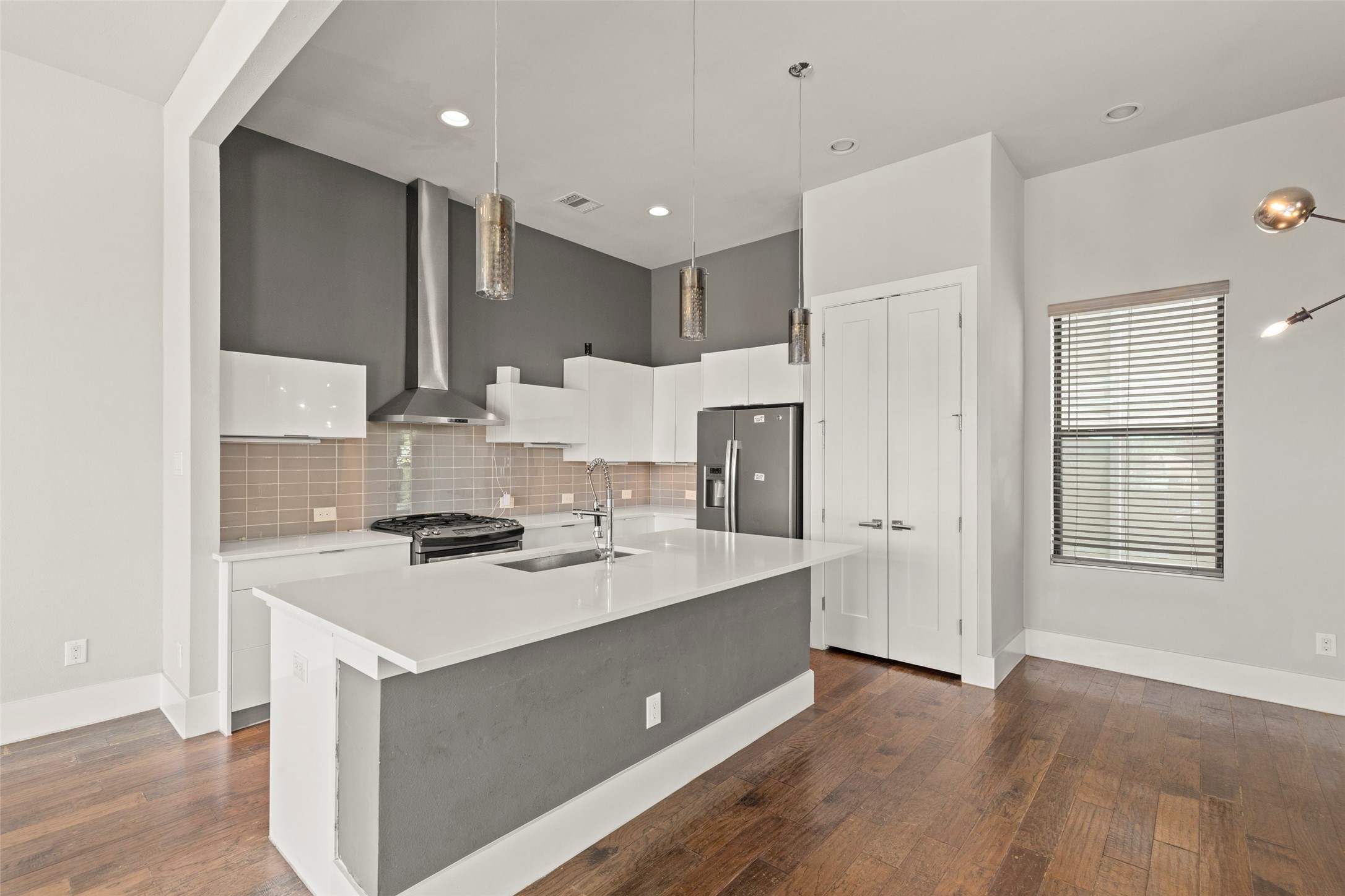 1613 Wheeler Avenue, Unit A Houston, TX 77004 - Photo 4 of 32 a kitchen with appliances a sink and cabinets